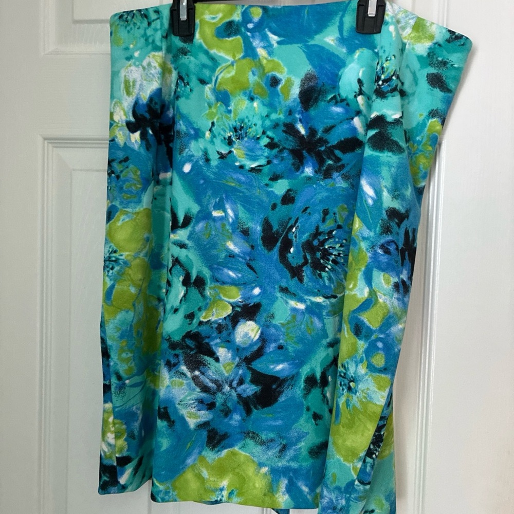 Kasper two piece skirt and top in blue floral size 12 - Picture 5 of 7